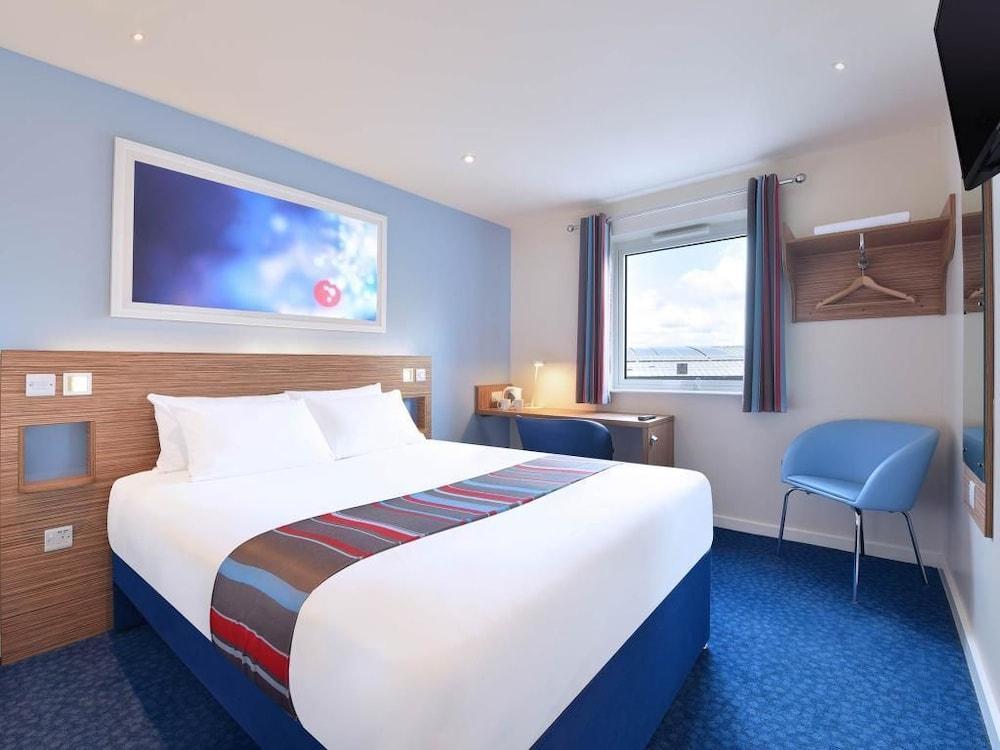 Travelodge London Ealing Exterior photo